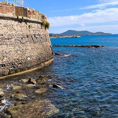 Konukevi Les 2 Rives Toulon